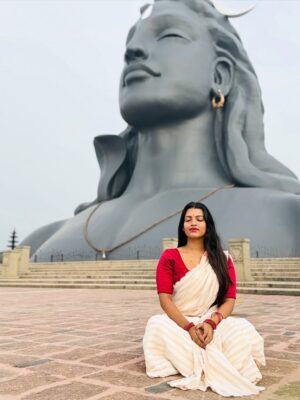 Amrutha Saju Instagram - 🔱Om Namah Shivaya🔱
I heard thousands of people chanting this mantra. It was unexpected, yet deeply devotional. I gazed at Him for hours.I don’t know why, I still see that face in front of me.but I couldn’t take my eyes off. I let go of my burdens, absorbed that positive energy, and returned with a heart full of peace and satisfaction🕉️

@isha.foundation