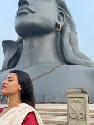 Amrutha Saju Instagram - 🔱Om Namah Shivaya🔱
I heard thousands of people chanting this mantra. It was unexpected, yet deeply devotional. I gazed at Him for hours.I don’t know why, I still see that face in front of me.but I couldn’t take my eyes off. I let go of my burdens, absorbed that positive energy, and returned with a heart full of peace and satisfaction🕉️

@isha.foundation