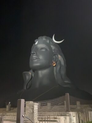 Amrutha Saju Instagram - 🔱Om Namah Shivaya🔱
I heard thousands of people chanting this mantra. It was unexpected, yet deeply devotional. I gazed at Him for hours.I don’t know why, I still see that face in front of me.but I couldn’t take my eyes off. I let go of my burdens, absorbed that positive energy, and returned with a heart full of peace and satisfaction🕉️

@isha.foundation