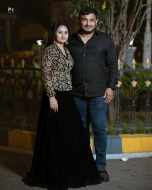 Amulya Instagram - 🧿”FAMILY”🧿

PC- @pkstudiophotography
Costume - @chandangowda_official