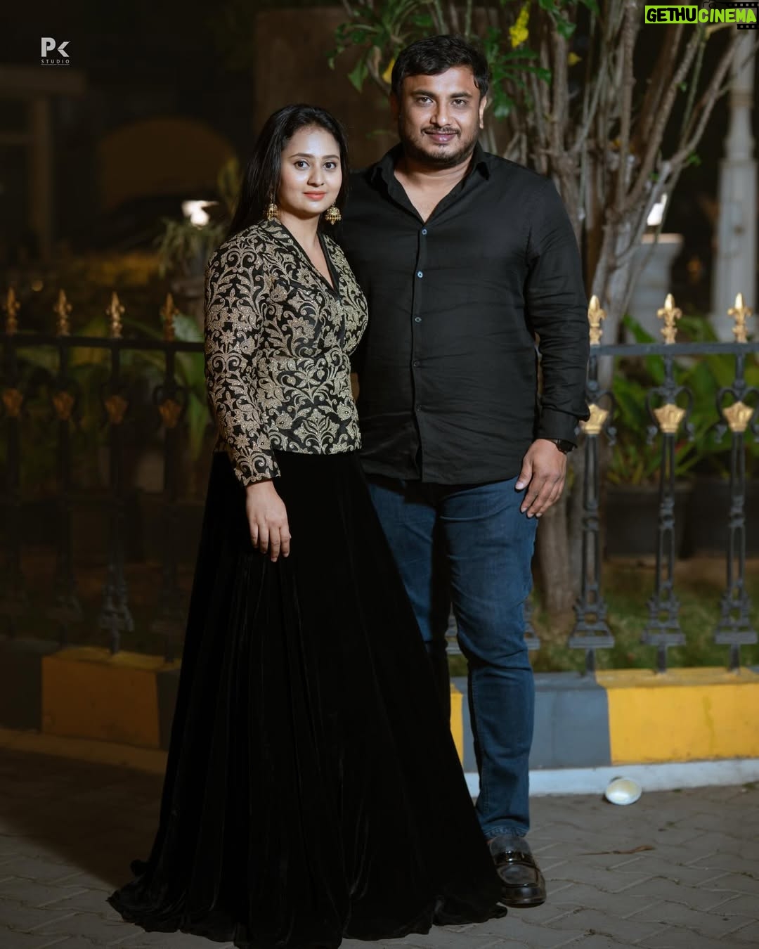 Amulya - 190.7K Likes - 🧿”FAMILY”🧿

PC- @pkstudiophotography
Costume - @chandangowda_official