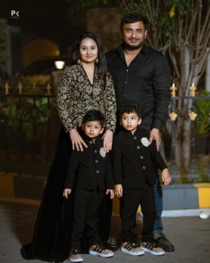 Amulya Instagram - 🧿”FAMILY”🧿

PC- @pkstudiophotography
Costume - @chandangowda_official
