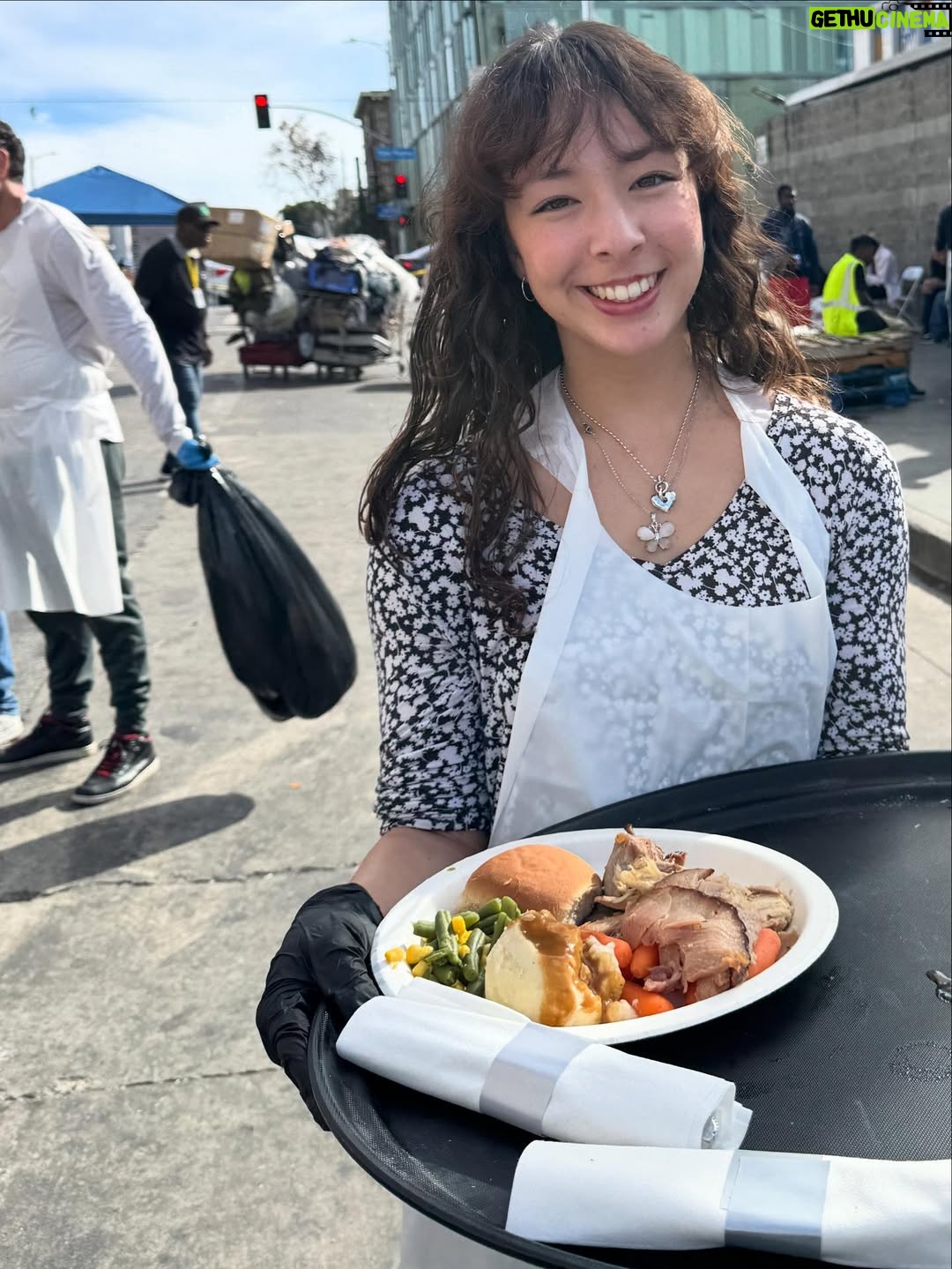 Amy Anderson - 1.8K Likes - I didn't take many pics today but we spent some time in service at the the L.A. Mission, ran over to Universal to jump on a ride, and spent the rest of the day celebrating with friends. 

Lots of gratitude, lots of love 🦃❤️