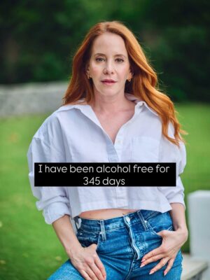 Amy Davidson Instagram - I have not had alcohol for 345 days

I’m not yet to the point where it’s “FUN”🤪😅 but it’s FREEDOM. And today, I couldn’t ask for anything more...

#nowine #alcoholfree #alcoholfreelife