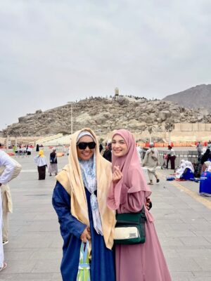 Amyra Rosli Instagram - MasyaAllah Tabarakallah
Best ending 2025, Makkah..
Where hearts find peace and prayers feel closer.
Jemput kami kembali Ya Allah.
@kembaraumrahsdnbhd