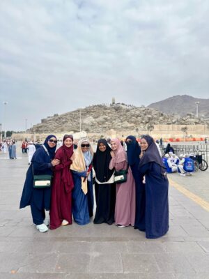Amyra Rosli Instagram - MasyaAllah Tabarakallah
Best ending 2025, Makkah..
Where hearts find peace and prayers feel closer.
Jemput kami kembali Ya Allah.
@kembaraumrahsdnbhd
