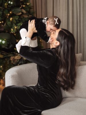 Ana Brenda Contreras Instagram - Este año no le tuve que hacer cartita a santa❤️ 🎄
Feliz Navidad 💫