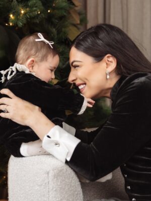 Ana Brenda Contreras Instagram - Este año no le tuve que hacer cartita a santa❤️ 🎄
Feliz Navidad 💫