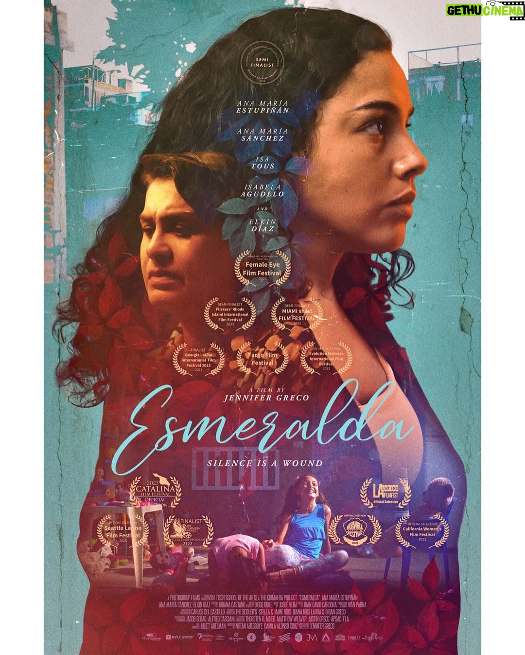 Ana María Estupiñán - 5.1K Likes - Estamos muy emocionados de compartirles nuestro nuevo póster hecho por @snollygoster.productions 🖌️

Thank you to all the festivals for the support & for helping share our story 🎬💫

@femaleeye @theacademy #studentacademyawards @flickers.riiff @miamisff @theacademy @catalinafilm #GALLIF @evolutionmallorcafilmfestival @fargofilmfest & many others 🌟

Writer-Director |  @jennifergreco_ 
Producers | @nxfemi @camilaalonsocruz 
Production Company | @photogroup.films 
In Association with | @chimaerafilms @nyutischfilmtv 
Executive Producers | @thorstendmeier @dreamweaver45 #JustinGreco, #apsac, @aguardienteantioquenorisaralda 
Co-Executive Producers | @sebagjacques @crimefacesx 
Line Producer | @julietadelman 
Associate Producers | @laurenseidler @chipseidler @stella.hr @diana.cali2761 @laura61361 
Starring | @anamestupinan @ana.maria.sanchez.b @elkindiaz37 @isatous_oficial #IsabelaAgudelo
DP | @carlosdelcastillocine 
PD & Art Director | @ivanchoparrac 
Marketing & Fundraising | #kailynne @geraldinhenaot 
1st AD | @baboomshakalaka 
2nd AD | @sebastianriosh
Script Sup. | @lao_lau 
Production Manager | @andresalonso78 
Production Sup. | @dianahenaotoro 
Casting Director | @johana_castano @rojoproductions_ 
Assoc. Casting Director | @andreacalao 
1st AC | @seanchow1 
Gaffer | @barajasschris 
Key Grip | @fredosotosuarez 
BTS | @rios.mov 
Production Sound Mixer | @simonfilm_nyc 
Boom Op | @andrecardonajaramillo 
Set Designer | @williamgomezgutierrez 
Art Asst | @wgraterol49 
Wardrobe Stylist | @sandraalonso_actriz 
Wardrobe Asst | @andreaacerios 
HMU | @angelariosmakeup #AndresLondoño
Location Manager | Carlos Andrés
Intimacy Coordinator | @mileroan 
PA’s | Esteban Diaz, María Eugenia Ocampo, @mendezlaurasofia @lorenart919 
Editing | @juanchocardon 
Previous Editing | Jade Edwards 
Color Grade & VFX | @juanchocardon 
Primary Color Grade | Nicolás Rincon
Sounds Designer & Mixer | @seispmmusic 
Music by | @josueveramusic 
Score Mixer | #LillyYao
Guitarist | @alexandrafunesmusic 
Original Song Composers & Music Mixers | @alejolitio @seispmmusic #Montaña

Mil gracias a todos los que han sido parte de Esmeralda & nos han apoyado a llegar tan lejos con esta historia ✨🩵
