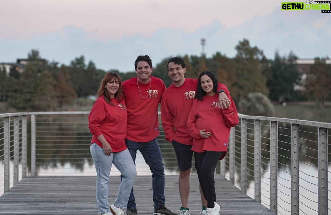 Ana María Estupiñán - 854 Likes - Feliz navidad y próspero año nuevo de parte de BetaBox Labs 🎄🧑🏻‍💻 De parte de Matty y Dani, nuestros fundadores, y de sus familias. Que este 2026 traiga nuevos proyectos, nuevas ideas y la fuerza para ejecutar y seguir los sueños ✨ ¡Que Dios los bendiga a todos!

#betabox #software #developer #softwareengineer