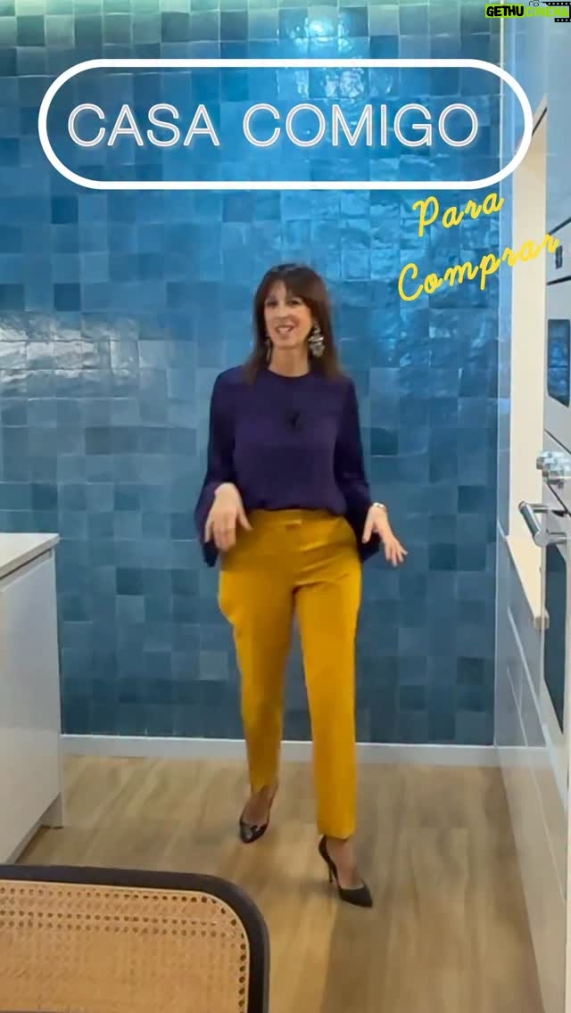 Ana Marques - 1.7K Likes - Está casa é na Lapa em Lisboa e está à venda. Podem falar com a @alexandraberger67 para saber tudo. 
Eu gostei especialmente das soluções criadas para aproveitar todos os cantinhos. ( ideias óptimas para espaços pequenos) Vou mostrar-vos mais em breve. 
Os acabamentos são super simples mas especialmente bonitos e bem escolhidos. 
Tem uma cozinha muito bem pensada e, embora pequena, tem imensa arrumação. Há também um quarto e um closet ( imaginem)… mas tudo isso é para descobrir em próximos posts do Casa Comigo 

#parceriaremunerada