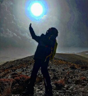 Ana Nemati Instagram - من تو هستم و تو من ، من خودم را در تو میبینم و تو خود را در من ، صعود ما لحظه ای است در منتهای شکفتن های زندگی در چرخه هستی بخش گیتی …من روزی تو را دیدم و جای تو ایستادم و تو روزی من را میبینی و جای من #🌀 #♾ این لحظه های زیبای بودن تقدیم چشمان زیبایت #〰 
این هم دفتری دیگر از سفری دیگر ،روزی دیگر و مکانی دیگر ——بماند به یادگار (.)
لحظه های ماندگار از صعود (هایلایت ۱۵ ) 
#کوهنوردی #کوه #سفر #آناهیتا_نعمتی #آنا_نعمتی #ایران #کوهستان #صعود #قله_پلنگ_کوه 

#climbing #iran #mountains #annanemai #🗻 #naturephotography #universe #annahitanemati#time #peak #hyking #love
🌀متاسفم ، دو تا از عکس ها تکرار و‌یک عکس سیاه شده 🌀
