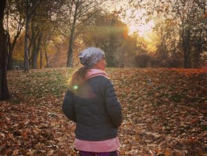 Ana Nemati Instagram - یادگاری از پائیز ۱۴۰۰ 🍁
 من از لذت زیستن در جهان برخوردار هستم ، زندگی میکنم و عشق میورزم