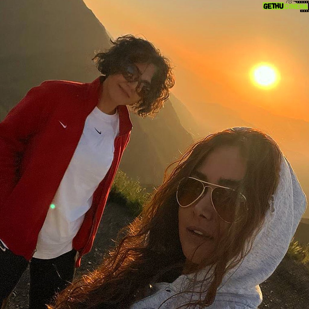 Ana Nemati - 12.3K Likes - ثبت آنالما در لحظه زیبای بی نهایت های بودن 🌀
@melikanemati 
@annalema0
#love #universe #annalema #annalema0 #annahitanematipic #annanemati #melikanemati #yoga #life #time #place #sunset #iran #nature