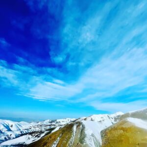 Ana Nemati Instagram - باشد که یک به یک قله های عشق و معرفت را بیابیم ، حضور در بودن از برای نیکی و مهربانی ، رسم روزگار همین است 
بماند در لحظه حضور ، آن لحظه بودن در هستی شگفت انگیز ✨
صعود بر قله زیبای لانه عقاب ( لحظه های ماندگار از صعود در ( هایلات ۱۴ ) 
این لحظات را با تو همراه زمینی ام به اشتراک میگذارم باشد که انرژی عشق و زیبائی هدیه ای ناچیز برای چشمان زیبایت باشد ♾
#کوه #صعود #قله #کوهنوردی #آناهیتا_نعمتی #آنا_نعمتی #ایران #بودن #عشق #قله_لانه_عقاب 
#annanematipic #hiyking #climbing #love #life #time #peak #mountains #iran #🌀 #♾ #♥️ #annahitanemati #annanemati