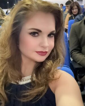 Ana Patricia Rojo Instagram - Noche de galardones, gracias Raag , gracias CANACO Servitur, gracias a ti que me sigues , a ti que has ido al teatro , a ti que me apoyas y me alientas. Me siento profundamente bendecida y agradecida.