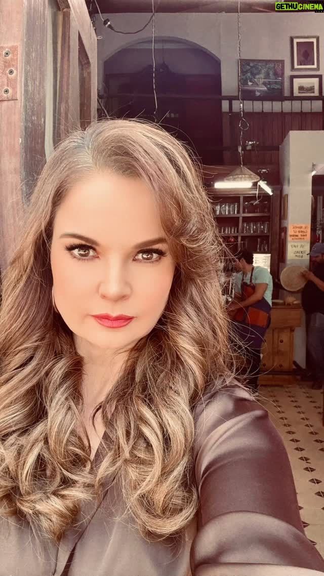 Ana Patricia Rojo - 4.4K Likes - Y así las cosas este viernes caluroso en Monteverde.. Agradezco mucho a @lucerosuarezsitges por esta experiencia hermosa. @monteverdeof 💚💚💚