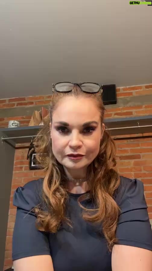 Ana Patricia Rojo - 1K Likes - Noche de sorpresas y regalos en Las Leonas!! Muy agradecida 🎅 🌲🌼💜💜