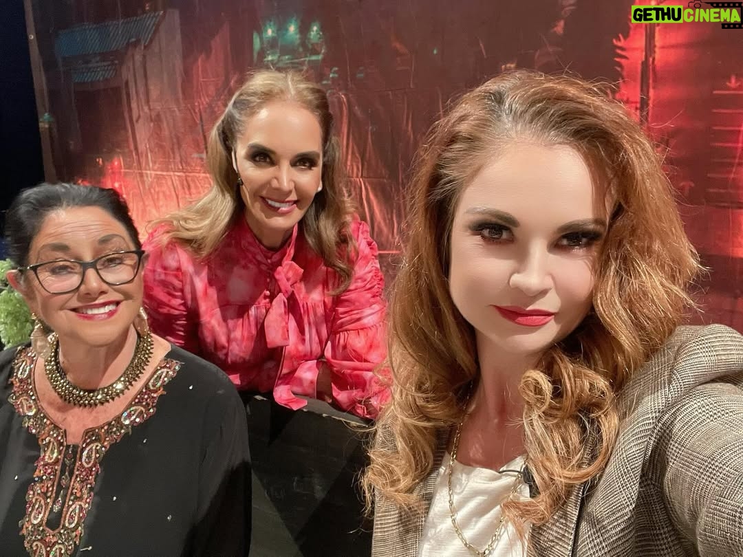 Ana Patricia Rojo - 2.7K Likes - About last night… Ayer dimos funciones de Las Leonas en Puebla y fue una linda noche, me siento profundamente agradecida. @lupjones #angélicaaragón #lasleonas