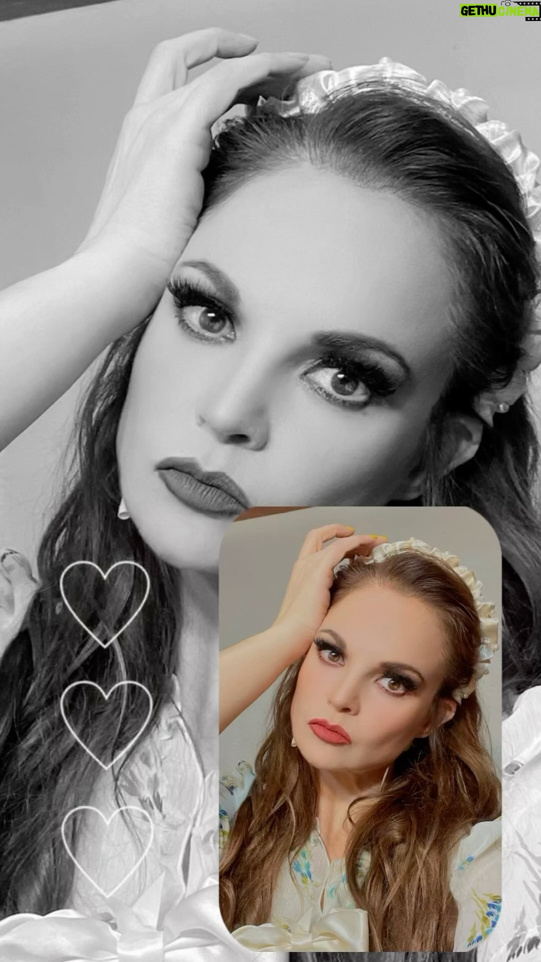 Ana Patricia Rojo - 1.2K Likes - Viernes de Perfume de Gardenia… 🎭 💜😊