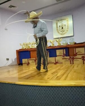 Ana Patricia Rojo Instagram - Noche de galardones, gracias Raag , gracias CANACO Servitur, gracias a ti que me sigues , a ti que has ido al teatro , a ti que me apoyas y me alientas. Me siento profundamente bendecida y agradecida.