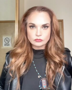 Ana Patricia Rojo Instagram - Hoy tocó ir a Televisa a grabar un programa que se llama #quebuenahora y el viernes Las Leonas El Paso, TX 
Magoffin Theatre 
2 funciones : 6:30PM & 9PM 
 @lasleonasteatro