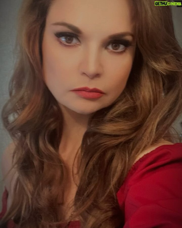 Ana Patricia Rojo - 2.4K Likes - Nuevo mes, nuevo look.. Renovadas esperanzas, ilusiones y alegrías.. Que agosto sea un mes bendecido y bonito para todos.. 💜😊