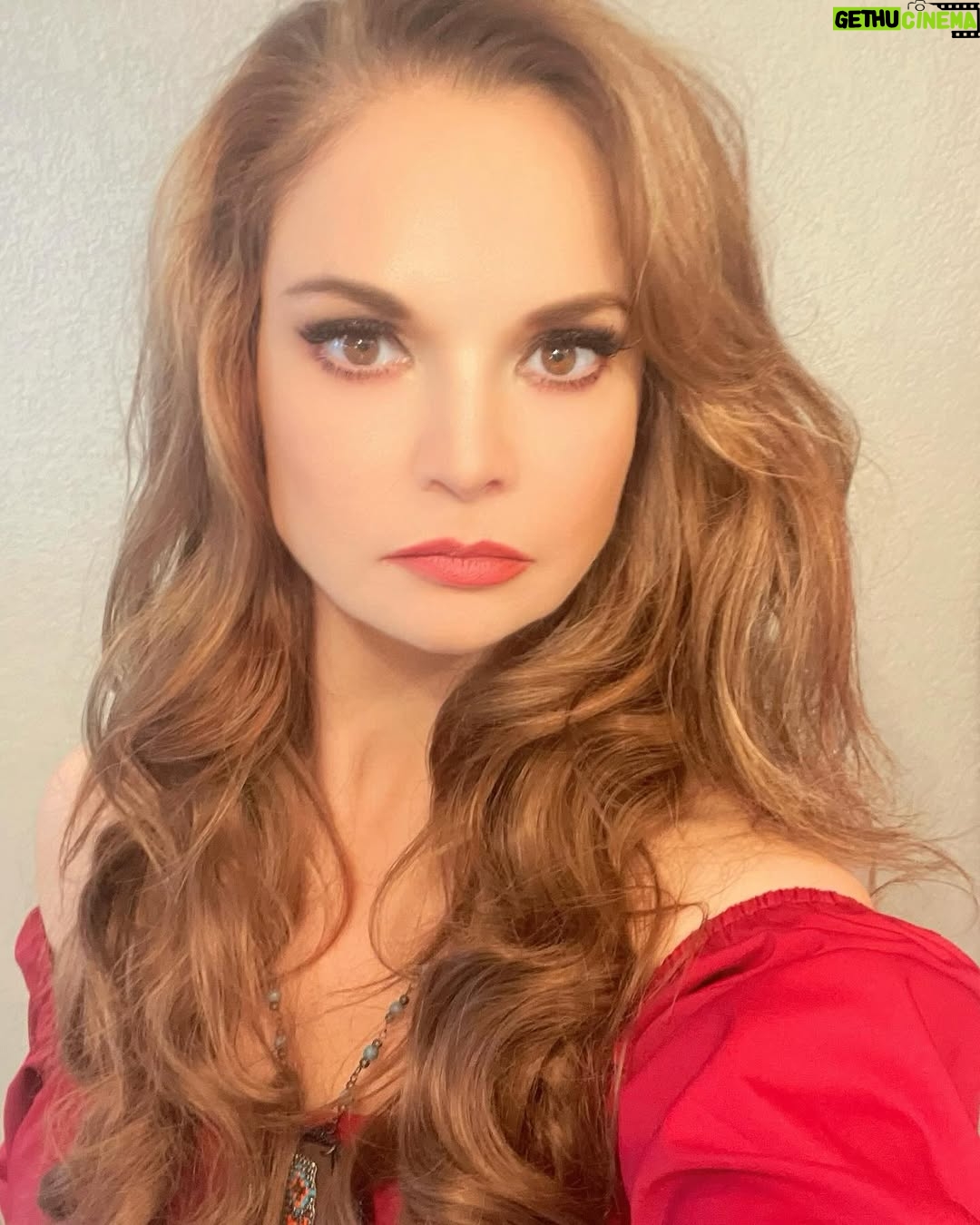Ana Patricia Rojo - 2.4K Likes - Nuevo mes, nuevo look.. Renovadas esperanzas, ilusiones y alegrías.. Que agosto sea un mes bendecido y bonito para todos.. 💜😊