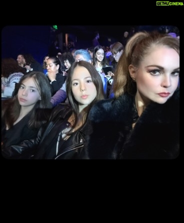 Ana Patricia Rojo - 4.3K Likes - Noche de gran teatro con mis personas favoritas @jcsuperestrellamx ✝️❤️🙏🏼🎭