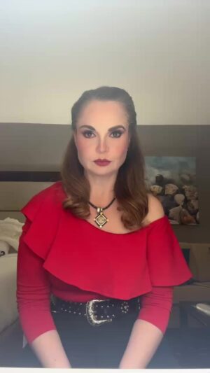 Ana Patricia Rojo Instagram - @lasleonasteatro  Hoy en #chicago !!! Nos vemos al ratito 😘😘❤️❤️😊😊🎭