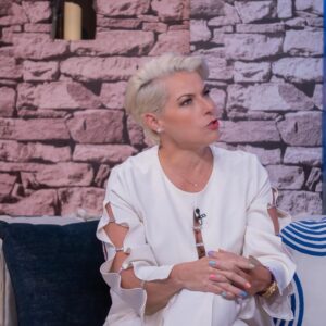 Ana Patricia Rojo Instagram - Esta noche @ap_rojo llega a la sala de las #Netas para hablar acerca de la vergüenza acompañada de @valentinamente_feliz 🙌

#NetasDivinas todos los miércoles a las 9:30 p.m. por #Unicable