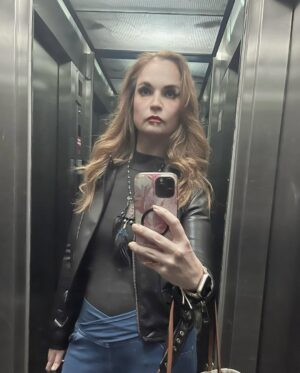 Ana Patricia Rojo Instagram - Hoy tocó ir a Televisa a grabar un programa que se llama #quebuenahora y el viernes Las Leonas El Paso, TX 
Magoffin Theatre 
2 funciones : 6:30PM & 9PM 
 @lasleonasteatro