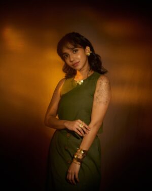 Anagha Ravi Instagram - Darling, shine! That’s all. 💫
Styling @styyledbyjoe
Photography @jibinartist
Muah @makeup_artist_aneeshmadhav_in
Outfit @vemoragrey
Jewellery @purpletulip.in
Location @plan.b.actions
Styling team @raashi___na__