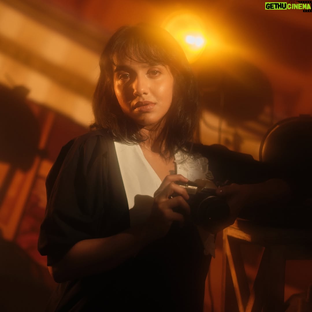Anagha Ravi - 46.2K Likes - Borrowed light from another time 🎞️✨

Styling @styyledbyjoe 
Photography @jibinartist 
Muah @makeup_artist_aneeshmadhav_in 
Outfit @alongeofficial 
Location @plan.b.actions 
Styling team @raashi___na__