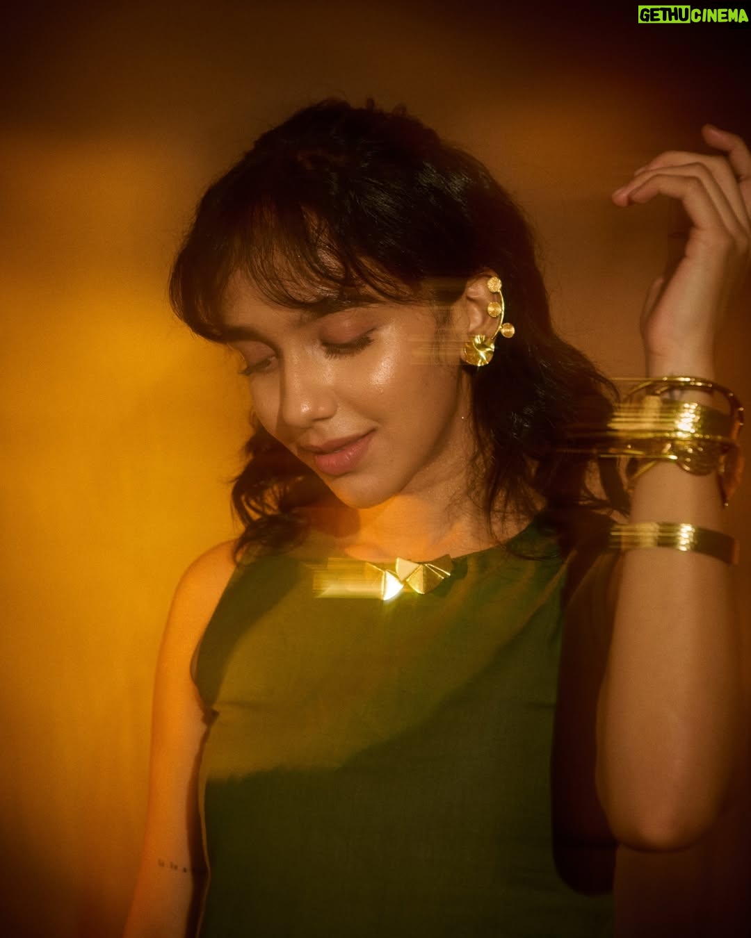 Anagha Ravi - 39.4K Likes - Darling, shine! That’s all. 💫 

Styling @styyledbyjoe 
Photography @jibinartist 
Muah @makeup_artist_aneeshmadhav_in 
Outfit @vemoragrey 
Jewellery @purpletulip.in 
Location @plan.b.actions 
Styling team @raashi___na__