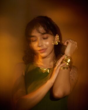 Anagha Ravi Instagram - Darling, shine! That’s all. 💫
Styling @styyledbyjoe
Photography @jibinartist
Muah @makeup_artist_aneeshmadhav_in
Outfit @vemoragrey
Jewellery @purpletulip.in
Location @plan.b.actions
Styling team @raashi___na__