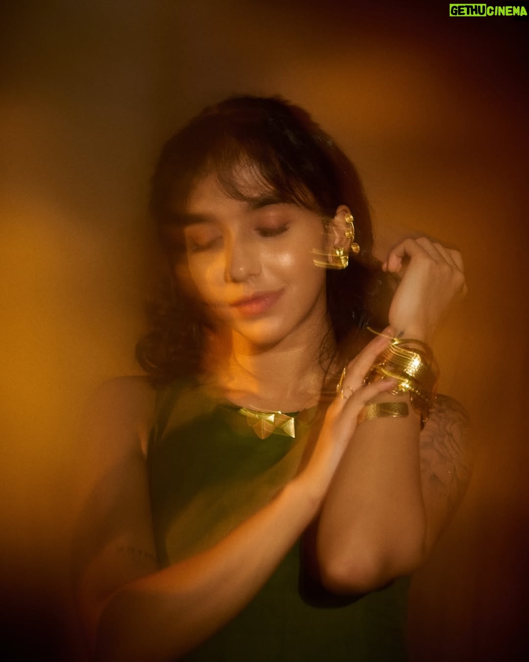 Anagha Ravi - 39.4K Likes - Darling, shine! That’s all. 💫 

Styling @styyledbyjoe 
Photography @jibinartist 
Muah @makeup_artist_aneeshmadhav_in 
Outfit @vemoragrey 
Jewellery @purpletulip.in 
Location @plan.b.actions 
Styling team @raashi___na__