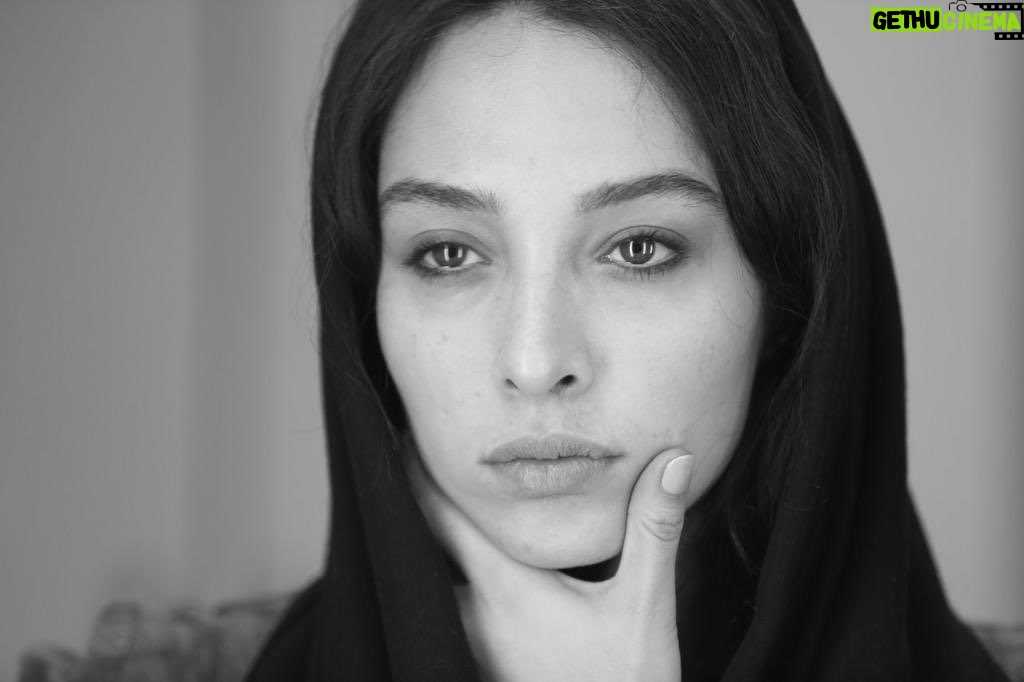 Anahita Dargahi - 131.9K Likes - دوستان عزیزم
از این‌که در چند روز گذشته با پیام‌های پرمهر خودتون جویای احوال‌م بودید ممنونم.
روزهای سخت به دلگرمی شما طی می‌شه.
امروز کمی بهترم و دارم مراحل درمان‌م رو در بیمارستان ادامه می‌دم.
از کادر درمان بیمارستان نیکان غرب، دکتر تابش و دکتر سروش مدیران بیمارستان و پزشک معالج‌م دکتر طبرسی تشکر می‌کنم.
به امید روزی که شر این بیماری از سر جهان کم بشه.
#آناهيتا_درگاهى
@hoseinhajibabaei