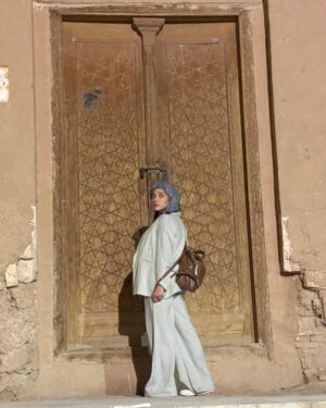 Anahita Dargahi Instagram - از مجموعه عکسهای یزد زیبا
عاشق معماری خشتی یزد شدم
چقدر زیباست
شهر بادگیرها☀️🙌🏻

عکس @maralmohajer_