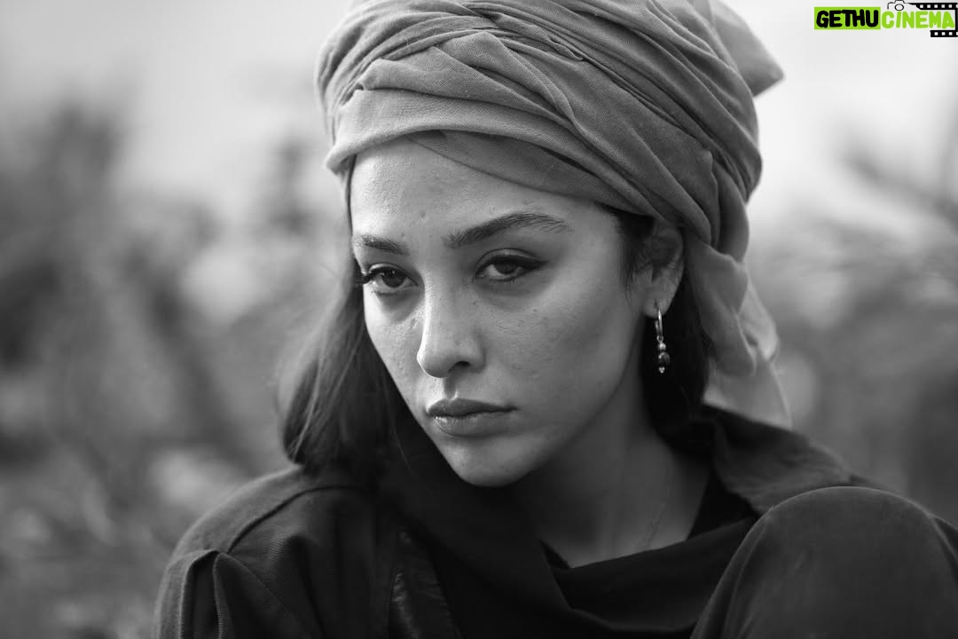 Anahita Dargahi - 110.1K Likes - خاطرات خيلی عجیب هستند
گاهی اوقات می خندیم به روزهایی که گریه می کردیم ،و گاهی گریه می کنیم به یاد روزهایی که می خندیدیم.

هاروکی موراکامی
عکس @hoseinhajibabaei 
#آناهيتا_درگاهى