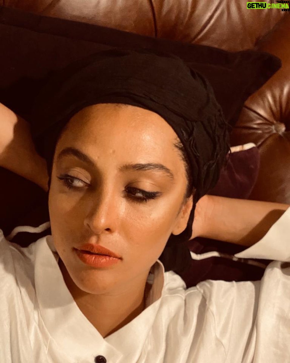 Anahita Dargahi - 51.2K Likes - خودت همان تغييري باش كه مي خواهي در دنيا ببيني
گاندي
 
#آناهيتا_درگاهى 

#anahitadargahi