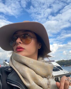 Anahita Dargahi Instagram - 😎💙