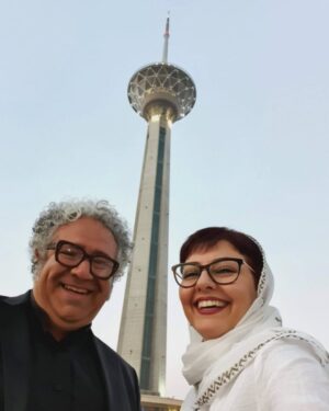 Anahita Hemmati Instagram - .
من از یادت نمیکاهم. رفیق روزهای تلخ و شیرین، ای آبتینی که حتی به سخت ترین مشکلات هم میخندیدی. یادش بخیر چقدر با تو میشد از ته دل خندید. چقدر با تو میشد حرف داشت، حتی با یه بلال خوردن ساده هم کلی بهانه های مسخره برای خندیدن میتونستیم پیدا کنیم.حیف.... برای ندیدن روی خندانت خیلی زود بود که بری، اما یاد و خاطره ات در قلبهای همه دوستانت تا نفس میکشیم، زنده و بسیار درخشانه....
#بکتاش_آبتین #آبتین #آناهیتا_همتی #آناهیتاهمتی #آناهیتا #برج_میلاد #رفاقت #دوست_هنرمندم 
#baktashabtin #abtin #filmmaker #poet #writer #anahitahemmati #anahita #friendship #bff #iranianartist #photobyanahitahemmati #tehran #iran #smile #smilingfaces