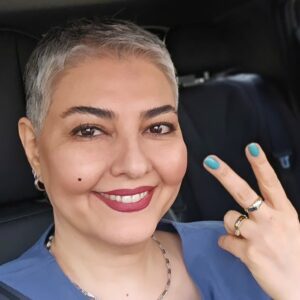 Anahita Hemmati Instagram - .
یکبار به دنیا میاییم و همین یک زندگی رو داریم،
من #خودم هستم،  بااینکه در نیرنگستانی دود آلود و تباه زندگی میکنم. 
#راه_دشوار_زن_بودن #من_خودم_هستم
#آناهیتا_همتی #آناهیتاهمتی #آناهیتا #من_ایرانم #زن_زندگی_آزادی
#anahitahemmati #anahita 
#آذرماه۱۴۰۴