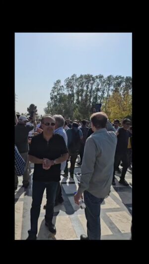 Anahita Hemmati Instagram - .
با شکوه ترین و ایرانی ترین مراسم خاکسپاری که در آن شرکت کردیم.
بدرقه آقای #ناصر_تقوایی یکی از مهمترین هنرمندان ایران " که با سکوتش بلندترین و رساترین فریادها را کشید "  با موسیقی جنوب و سرود ای ایران.
آفرین بر #مرضیه_وفامهر  که همچون نامش 
" بامهر "و " وفاداری "  بی پایان چنین، شکوه 
پرکشیدنی را به ثبت رساند.
#ایران #هنرمند_مولف #هنرمند_مردمی