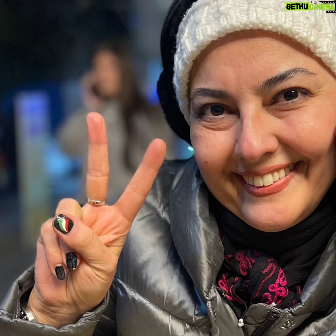 Anahita Hemmati - 45.4K Likes - .
#internationalhumanrightsday 
#humanrights #equality #justice #freedom #humanrightsday #worldhumanrightsday 
#december10
#روز_جهانی_حقوق_بشر 
 ما مردم داریم از #آلودگی_هوا #تورم #گرانی #خشکسالی_و_دروغ  دقمرگ میشیم.... ولی دست از دوست داشتن #ایران #سرزمین_مادری برنمیداریم، چون رگ و ریشه ما ایرانیست.
متاسفانه حالا  اینجا #جان_آدمی و حق و حقوقمان  ارزشی ندارد و  #کرامت_انسانی را تا کنون حس نکرده ایم.
ولی هنوز به #حقوق_بشر #امید داریم. 
#شهرک_اکباتان  #بچه_محل
#کافه_مدیانو #اکباتان_عزیزمون