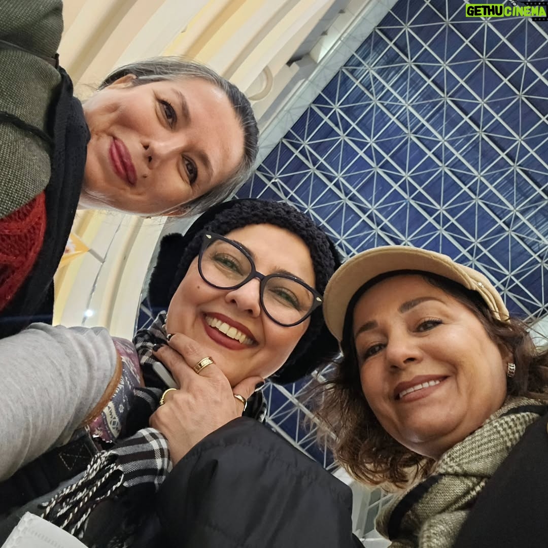 Anahita Hemmati - 23.9K Likes - .
#معجزه_رفاقت
 قلبهامون رو از عشق و محبت لبریز میکنه جوری کیف میکنیم که انگار دوباره دخترای سر سریال دبیرستان خضرا شدیم. #❤️ #☮️
#نازی_پرتوزاده #سیمین_آزادی #آناهیتا_همتی #آناهیتاهمتی #آناهیتا #نازی #سیمین 
#friendship #bestfriendsforever #bestfriends #nazipartozadeh #siminazadi #anahitahemmati #anahita