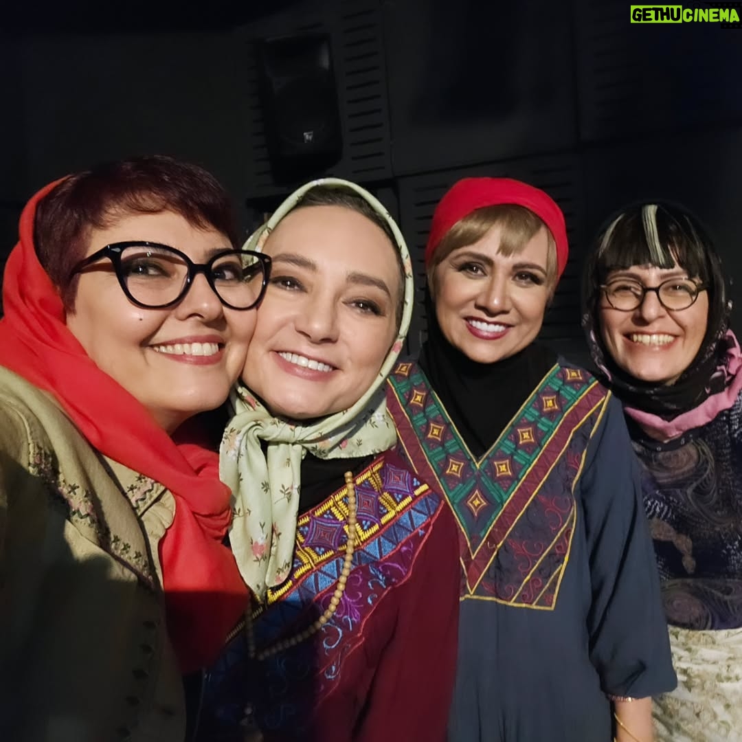 Anahita Hemmati - 50K Likes - .
تماشای تئاتر #شبهای_طهرون را در #باغ_کتاب به هیچ وجه از دست ندهید...
دوستای بهتر از جانم شاهکار آفریده اند.
#فلورا_سام عزیزم نویسنده ، کارگردان و بازیگر  این نمایش قشنگ و دلنشین هست. 
بازیهای محشر و جذاب دوستان بامعرفت و عزیزم #سوسن_پرور #سحر_ولدبیگی #فلورا_سام #علیرضا_ناصحی #مختار_ثائقی و .....
بسیار تماشائیست....
یک روزی صحنه خانه من هم بود 😔
#بازیگر_سابق #آناهیتا_همتی #✌️ #☮️