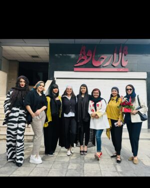 Anahita Hemmati Instagram - بعد از اجرای ۵ تیر ماه تالار وحدت
در کنار بهترین ها ❤️❤️❤️❤️
آناهیتا جانم یار همیشگی پلاریس
 لیلا جانم دوست قدیمی پلاریس
 چقدر خوشحالیم که مثل همیشه در کنارمون بودین ⭐️💫⭐️

۱۲،۱۳ تیر ماه فرهنگسرای نیاوران اجرامون تمدید شد 💃🏻 
منتظرتون هستیم ❤️‍🔥🫶🏽💃🏽

با تشکر از صنایع غذایی گیلانی حامی مالی پلاریس‌بند
@anahitahemmati @leilabolukat @gilaniifood 
@baharilchi 

#از_موسیقی_بانوان_حمایت_کنیم #پلاریس_بند #گروه_ستاره_قطبی #گروه_ستاره_قطبى_پاپ_بانوان #موسیقی #موسیقی_پاپ #کنسرت #کنسرت_پاپ #polarisband #polarisband_popmusic #زن #هنرمند
