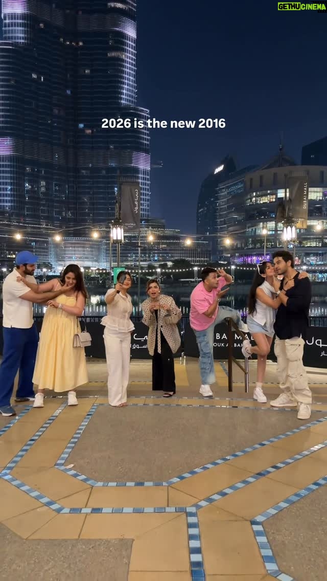 Anam Darbar - 516.8K Likes - mannequin challenge gives peak 2016, and since everyone is doing 2016 trends, i thought of making one w my biggboss buddies ❤️

#bringbackmannequinchallenge #2016 #2026isthenew2016 #mannequinchallenge #biggboss @ashnoorkaur @awez_darbar @anamdarbar97 @gauravkhannaofficial @akankshagkhanna @humarabajaj24 ❤️